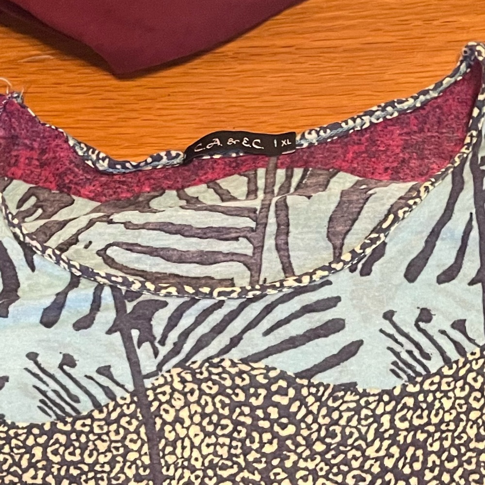 Patterned T-shirt - Picture 3 of 3
